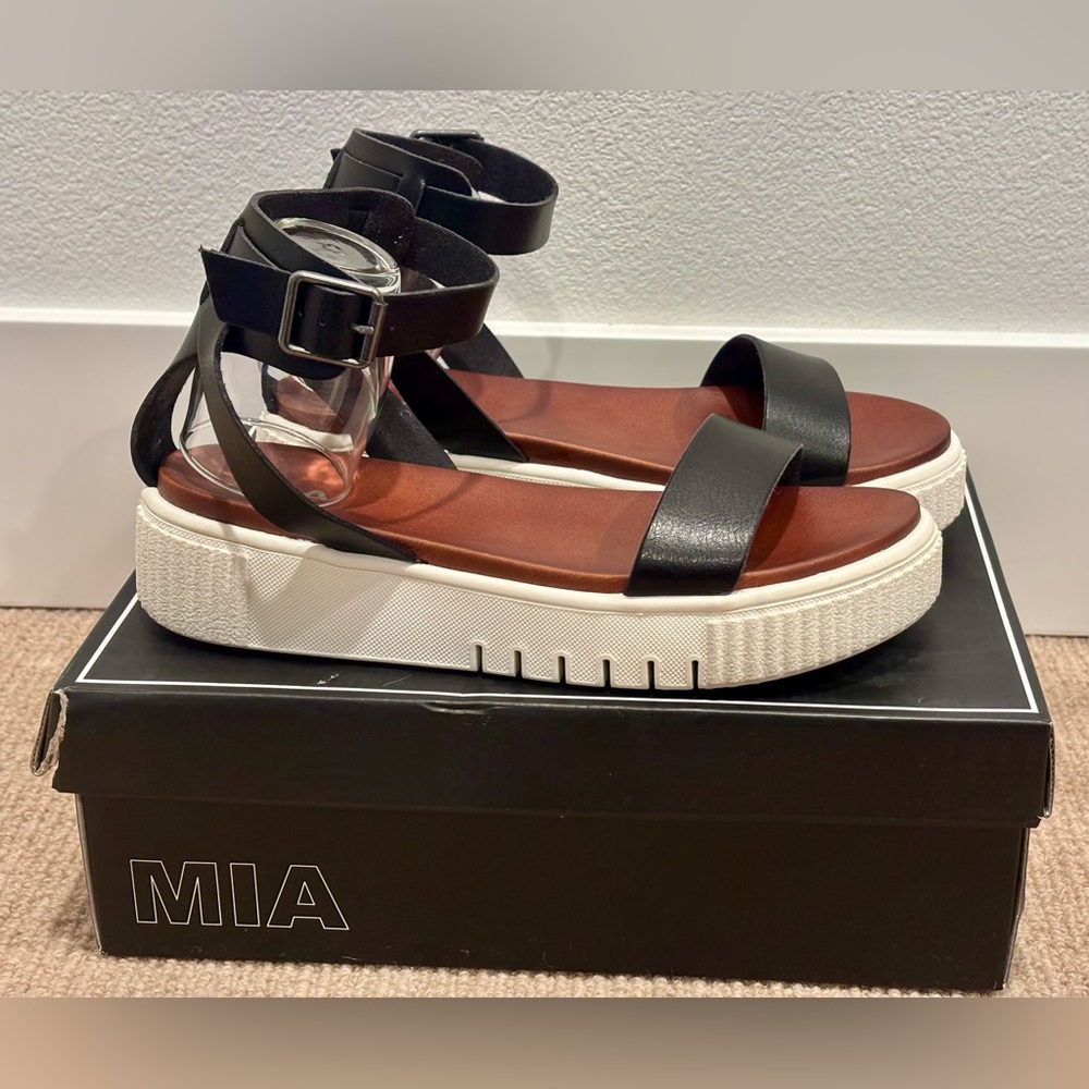 MIA Lunna Platform Ankle Strap Sandal Women’s Size 9